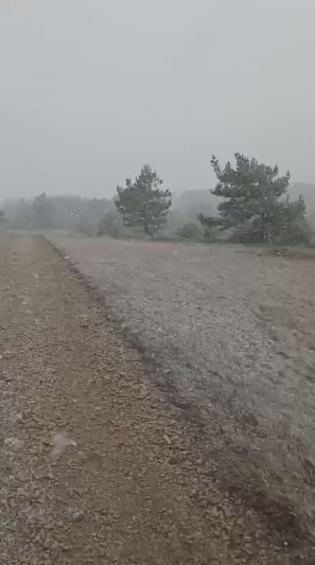 На Ай-Петри в Крыму пошел снег