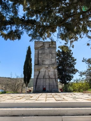 Санитарную рубку леса проведут в районе памятника «Воинам 7-й бригады морской пехоты» в селе Хмельницком с 10 по 13 декабря