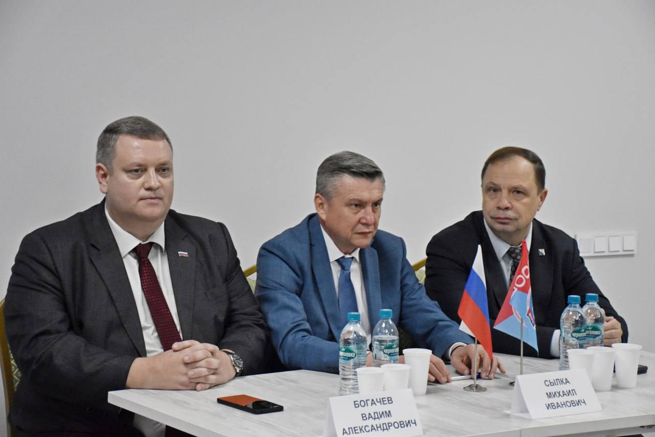 31 год на защите прав трудящихся! Поздравил Севастопольское объединение профсоюзов и обсудили, как вместе решать важные для севастопольцев вопросы 31 год на защите прав трудящихся! Поздравил Севастопольское объединение профсоюзов и обсудили, как вместе решать важные для севастопольцев вопросы