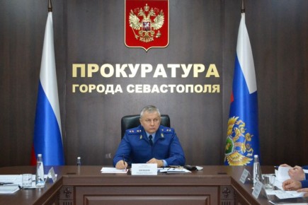 Сегодня, 10 декабря 2025 года, в прокуратуре Севастополя под председательством прокурора города Андрея Шевцова проведено заседание коллегии прокуратуры города Севастополя о состоянии работы с кадрами