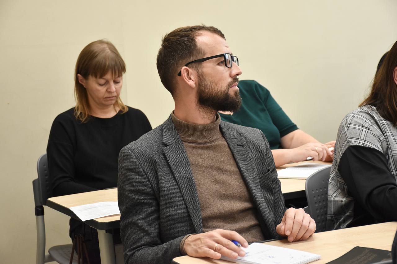 Впервые в Севастополе провели трехдневный образовательный интенсив «Флагманская школа» в рамках реализации проекта «Флагманы образования» президентской платформы АНО «Россия – страна возможностей» Впервые в Севастополе провели трехдневный образовательный интенсив «Флагманская школа» в рамках реализации проекта «Флагманы образования» президентской платформы АНО «Россия – страна возможностей»