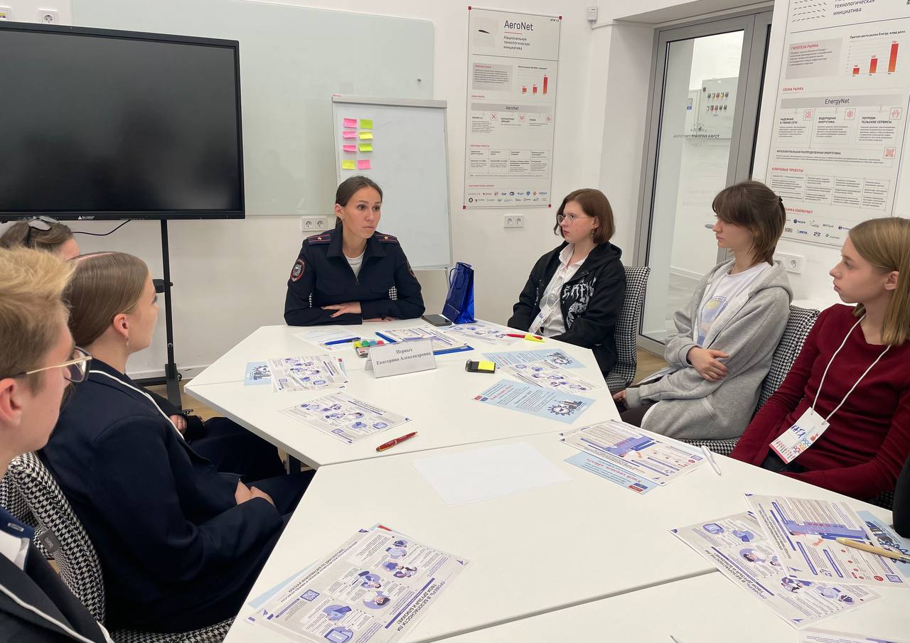 В Севастополе полицейские приняли участие в ежегодном Региональном подростковом слете «РосПодрос» В Севастополе полицейские приняли участие в ежегодном Региональном подростковом слете «РосПодрос»