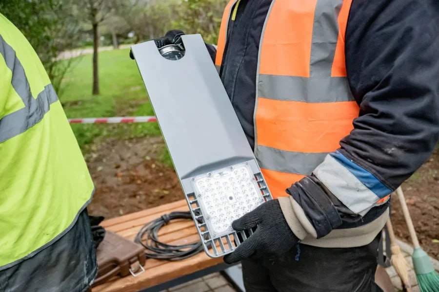 Специалисты «Горсвета» установили дополнительное наружное освещение на площадке для настольного тенниса в Динопарке Специалисты «Горсвета» установили дополнительное наружное освещение на площадке для настольного тенниса в Динопарке