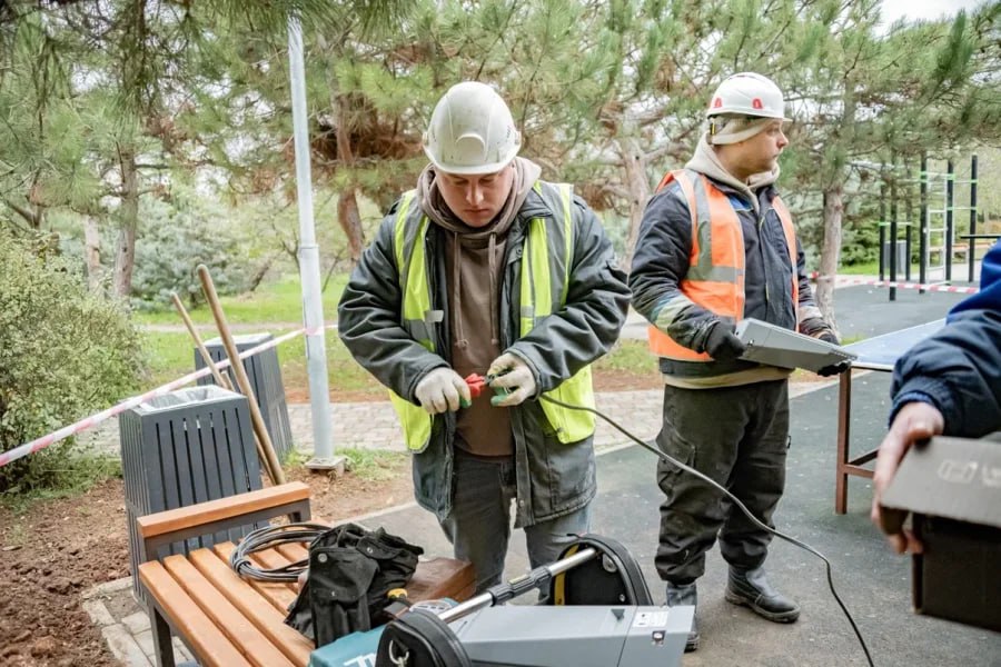 Специалисты «Горсвета» установили дополнительное наружное освещение на площадке для настольного тенниса в Динопарке Специалисты «Горсвета» установили дополнительное наружное освещение на площадке для настольного тенниса в Динопарке
