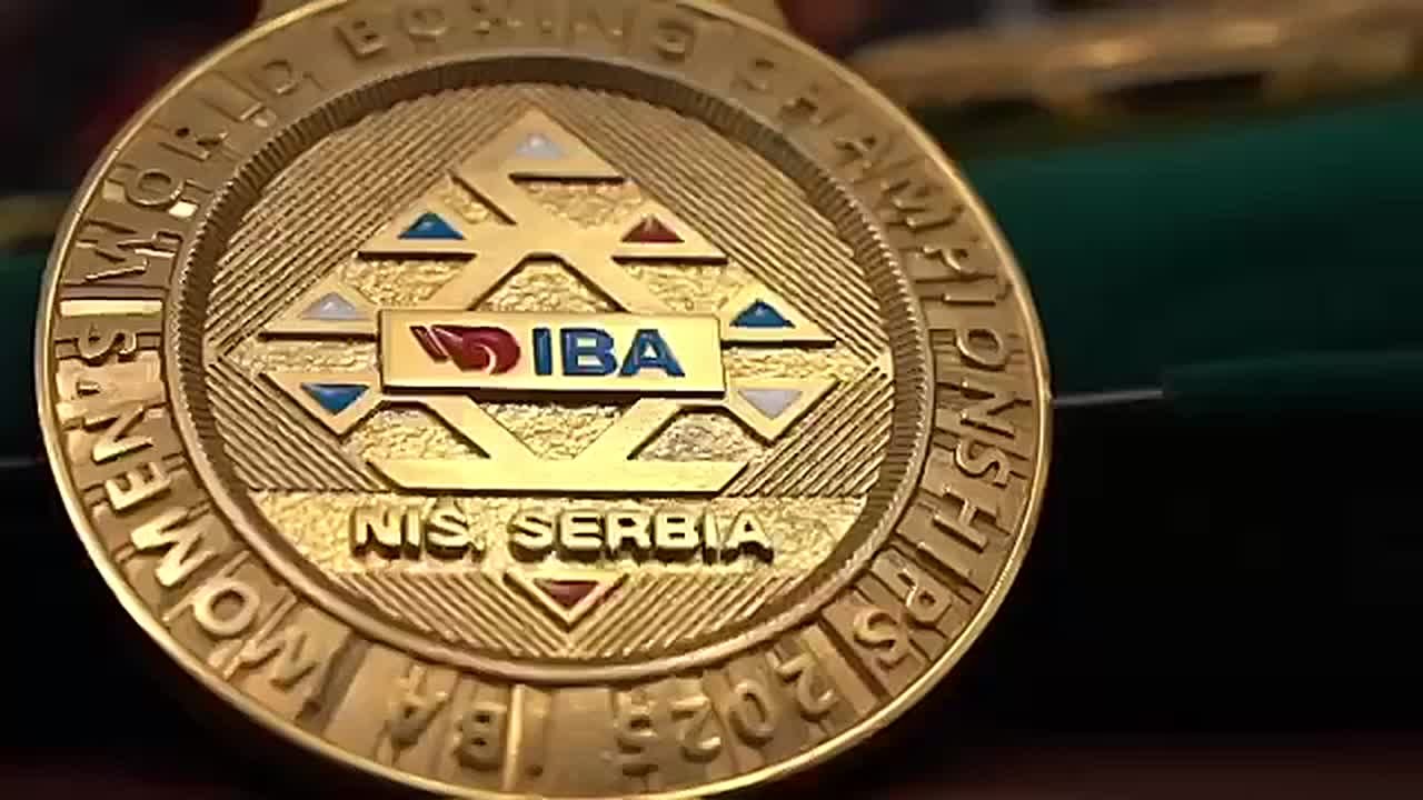 Губернатор Севастополя Михаил Развожаев встретился со спортсменкой Еленой Гапешиной