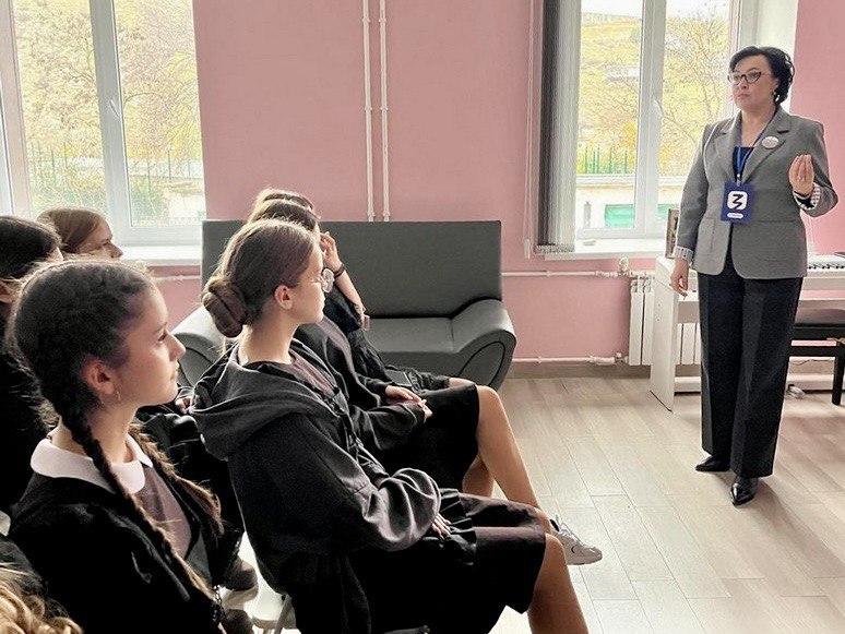 В Севастополе прошел патриотический час «Герои Отечества – гордость поколений» В Севастополе прошел патриотический час «Герои Отечества – гордость поколений»