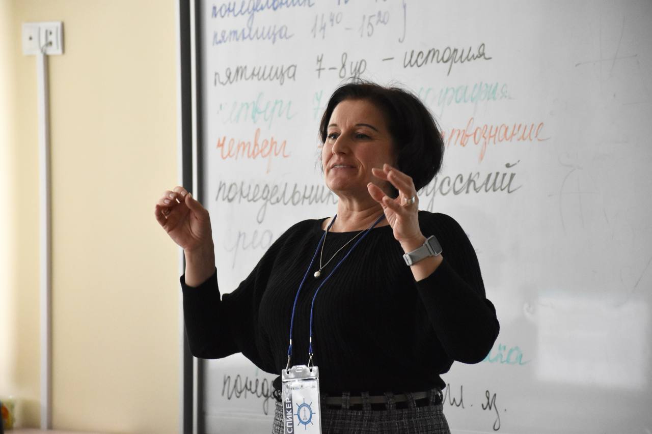 Впервые в Севастополе провели трехдневный образовательный интенсив «Флагманская школа» в рамках реализации проекта «Флагманы образования» президентской платформы АНО «Россия – страна возможностей» Впервые в Севастополе провели трехдневный образовательный интенсив «Флагманская школа» в рамках реализации проекта «Флагманы образования» президентской платформы АНО «Россия – страна возможностей»