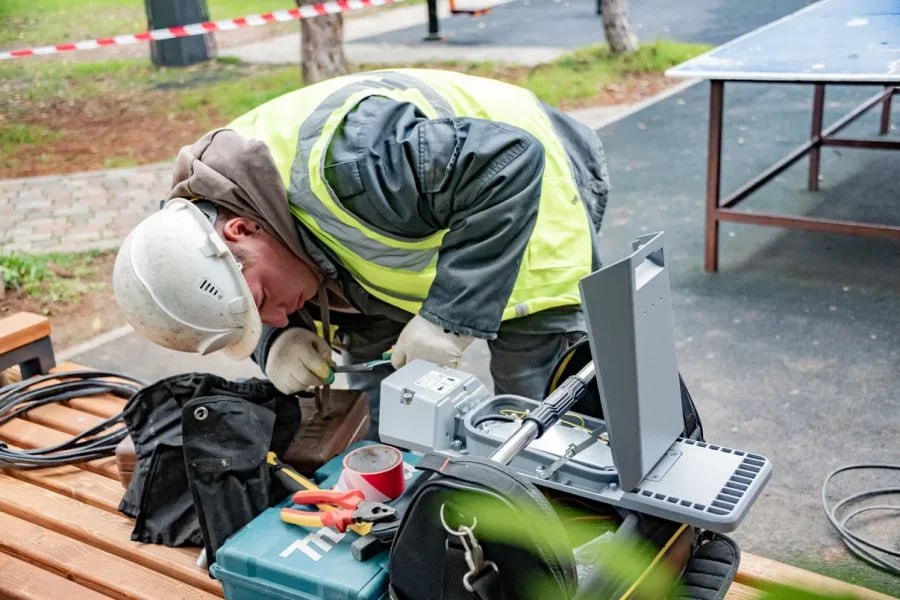 Специалисты «Горсвета» установили дополнительное наружное освещение на площадке для настольного тенниса в Динопарке Специалисты «Горсвета» установили дополнительное наружное освещение на площадке для настольного тенниса в Динопарке