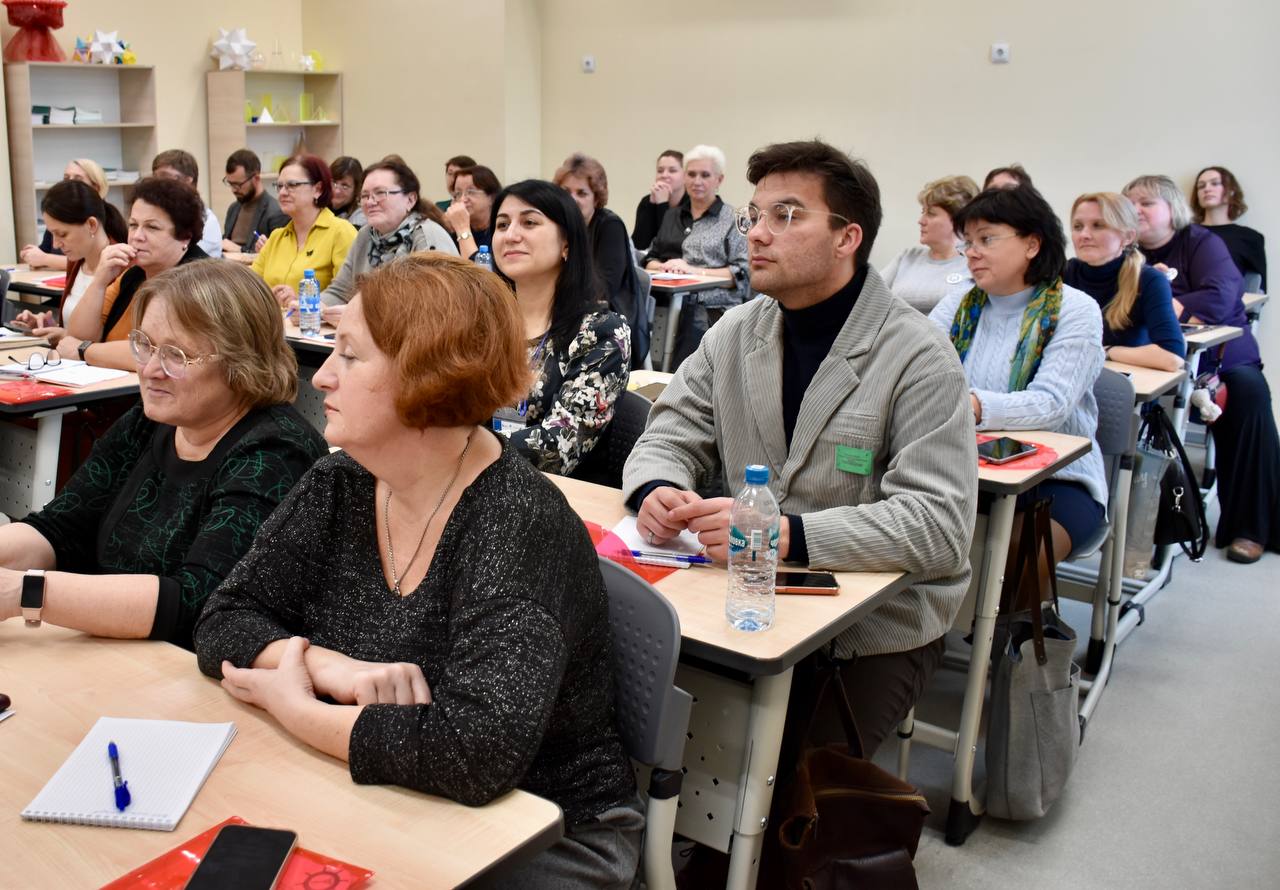 Впервые в Севастополе провели трехдневный образовательный интенсив «Флагманская школа» в рамках реализации проекта «Флагманы образования» президентской платформы АНО «Россия – страна возможностей» Впервые в Севастополе провели трехдневный образовательный интенсив «Флагманская школа» в рамках реализации проекта «Флагманы образования» президентской платформы АНО «Россия – страна возможностей»