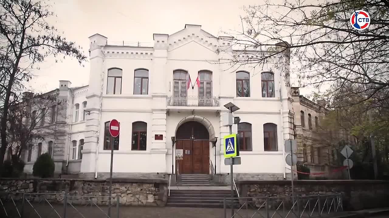 «Старинный замок» в центре Севастополя: что известно о школе №3