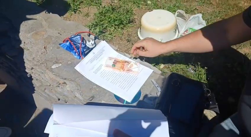 Два чиновника из Ялты задержаны за мошенничество с землёй и взятками Два чиновника из Ялты задержаны за мошенничество с землёй и взятками