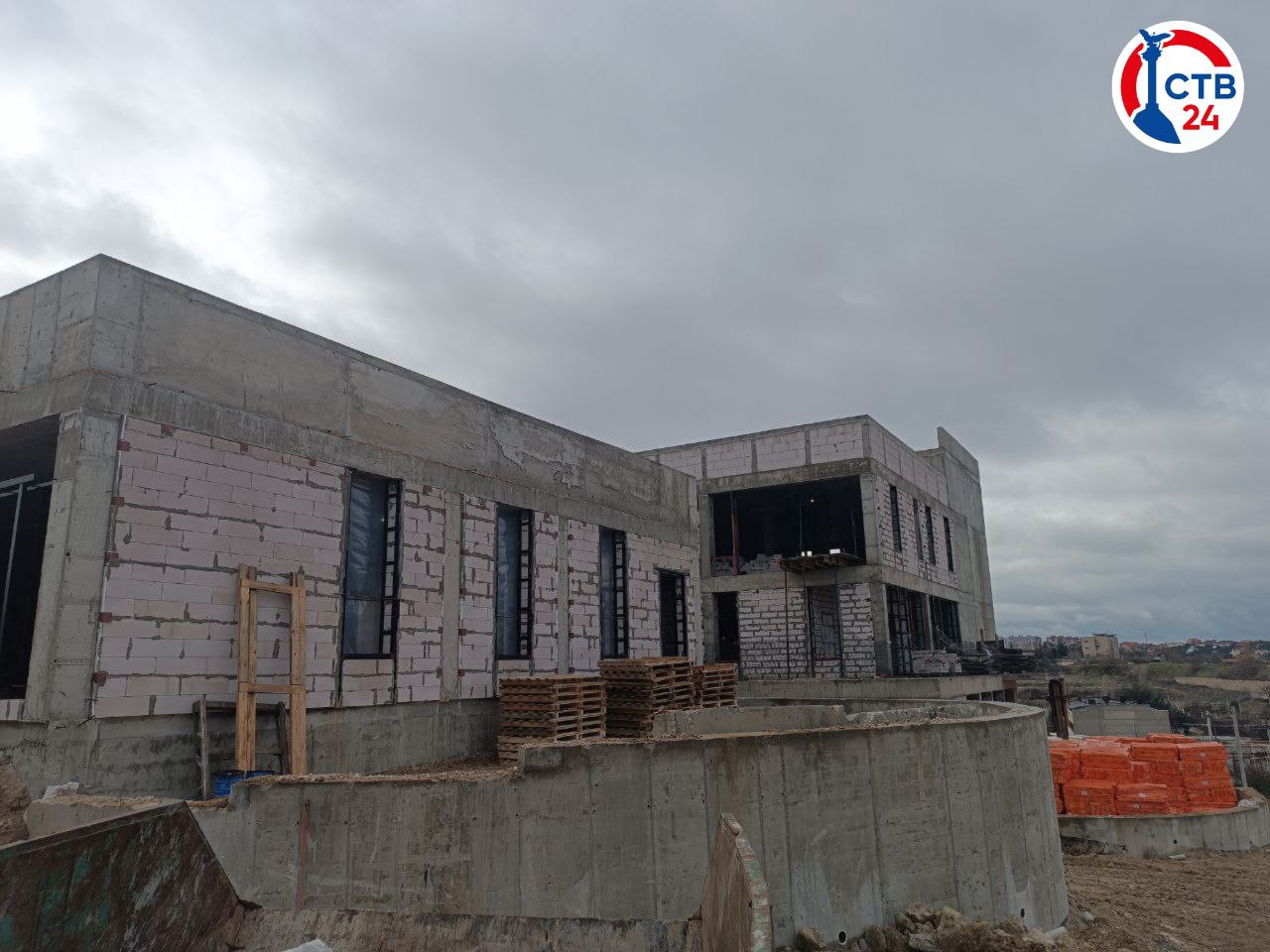 На Фиолентовском шоссе строят современную ветеринарную лабораторию На Фиолентовском шоссе строят современную ветеринарную лабораторию