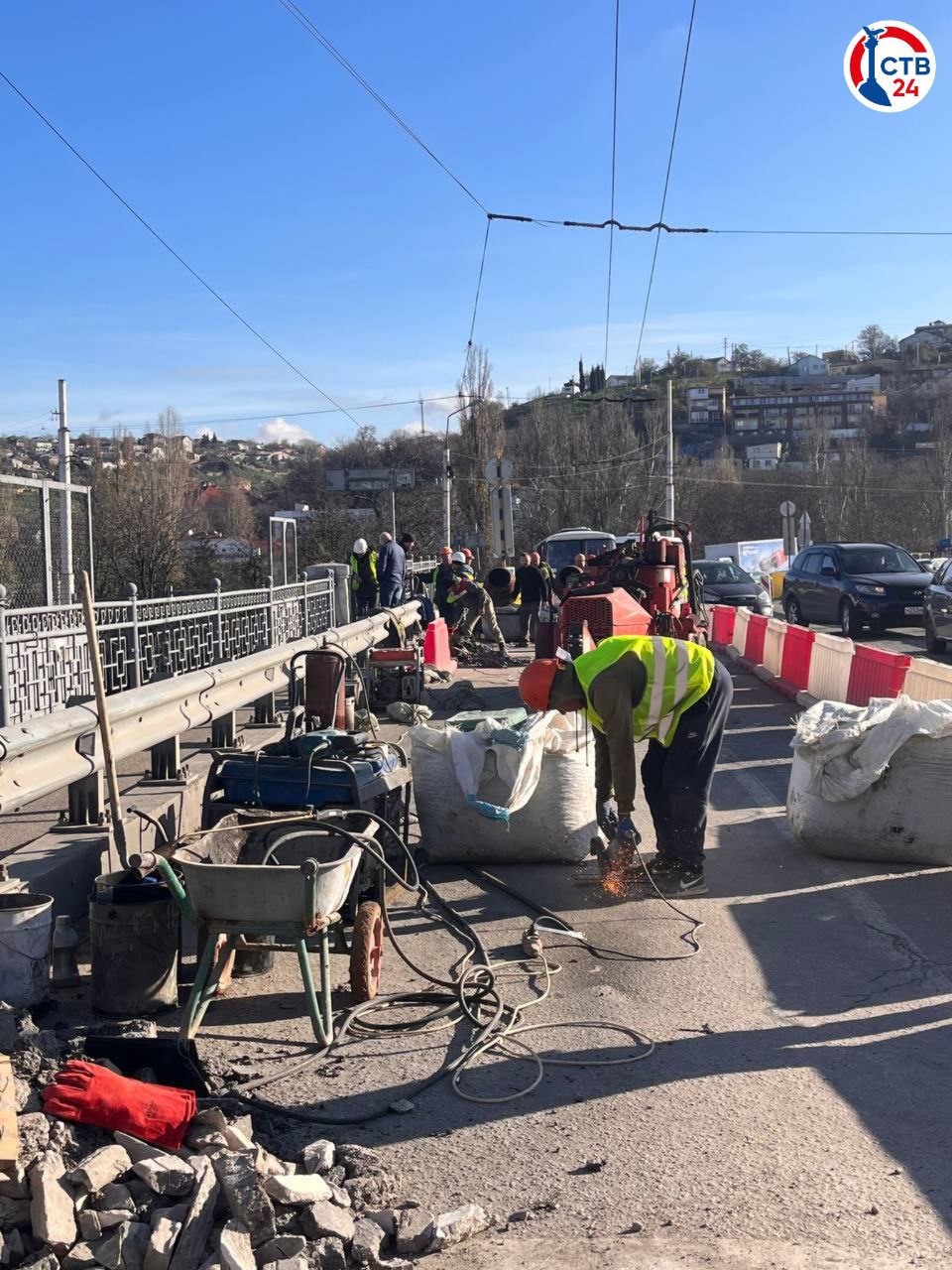 Ремонт на Днепровском мосту продолжается