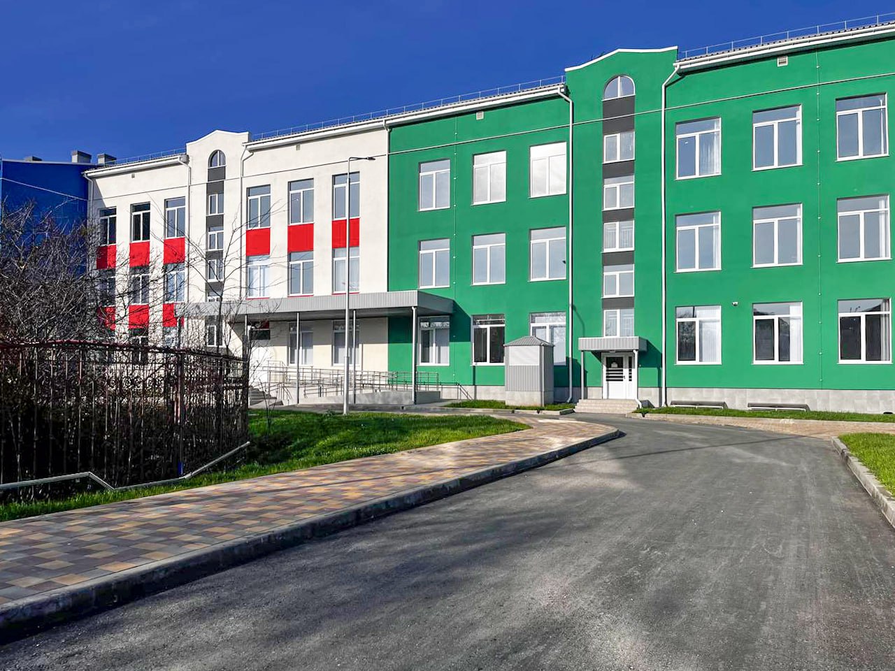 Юрий Гоцанюк: В селе Укромное Симферопольского района завершено строительство новой общеобразовательной школы на 600 мест Юрий Гоцанюк: В селе Укромное Симферопольского района завершено строительство новой общеобразовательной школы на 600 мест