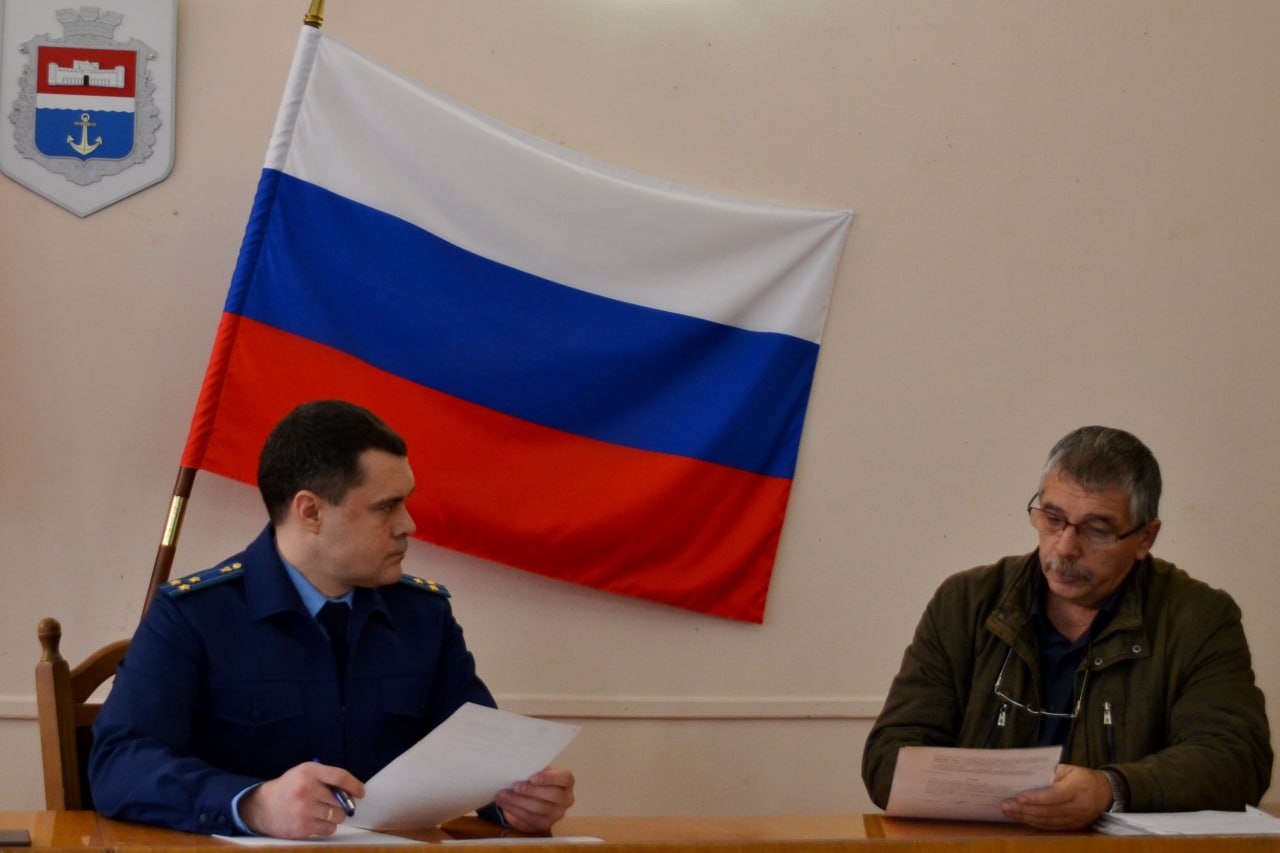 Сегодня, 18 декабря 2025 года, заместитель прокурора города Севастополя Анатолий Абраменко провел выездной прием жителей Нахимовского муниципального округа