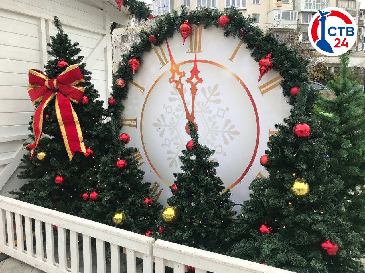 У центра «Бухта Казачья» начала работу новогодняя ярмарка У центра «Бухта Казачья» начала работу новогодняя ярмарка