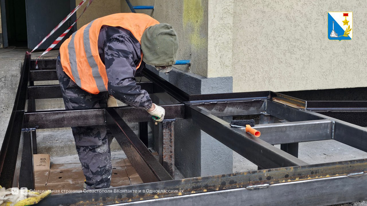Устанавливаем пандус в доме маломобильного севастопольца Устанавливаем пандус в доме маломобильного севастопольца