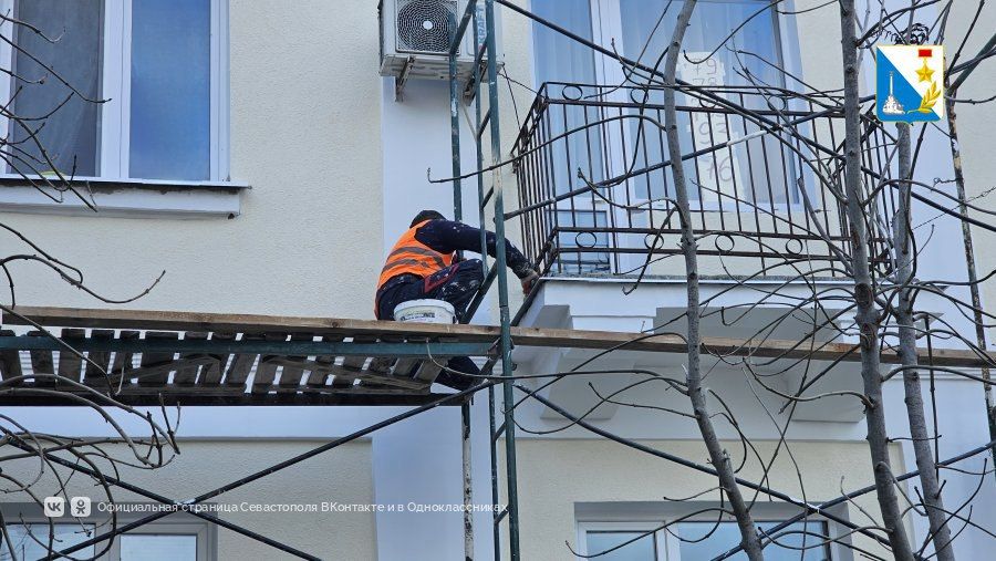 Ремонт фасада дома на улице Терлецкого, 10 в Балаклаве подходит к концу Ремонт фасада дома на улице Терлецкого, 10 в Балаклаве подходит к концу