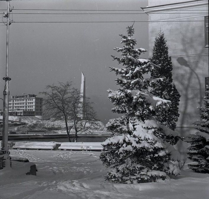 Вид на мыс Хрустальный, зима 1979 года
