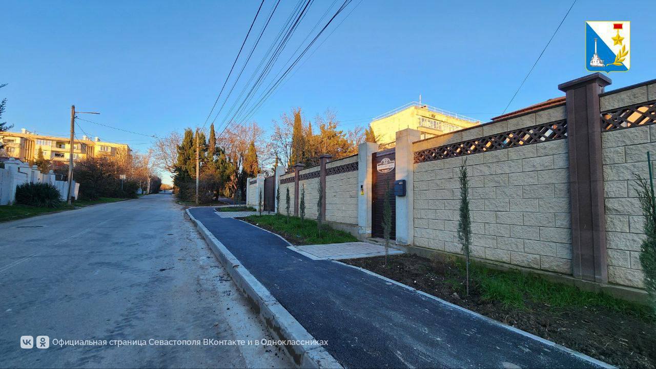 Новый тротуар появился в Балаклаве Новый тротуар появился в Балаклаве