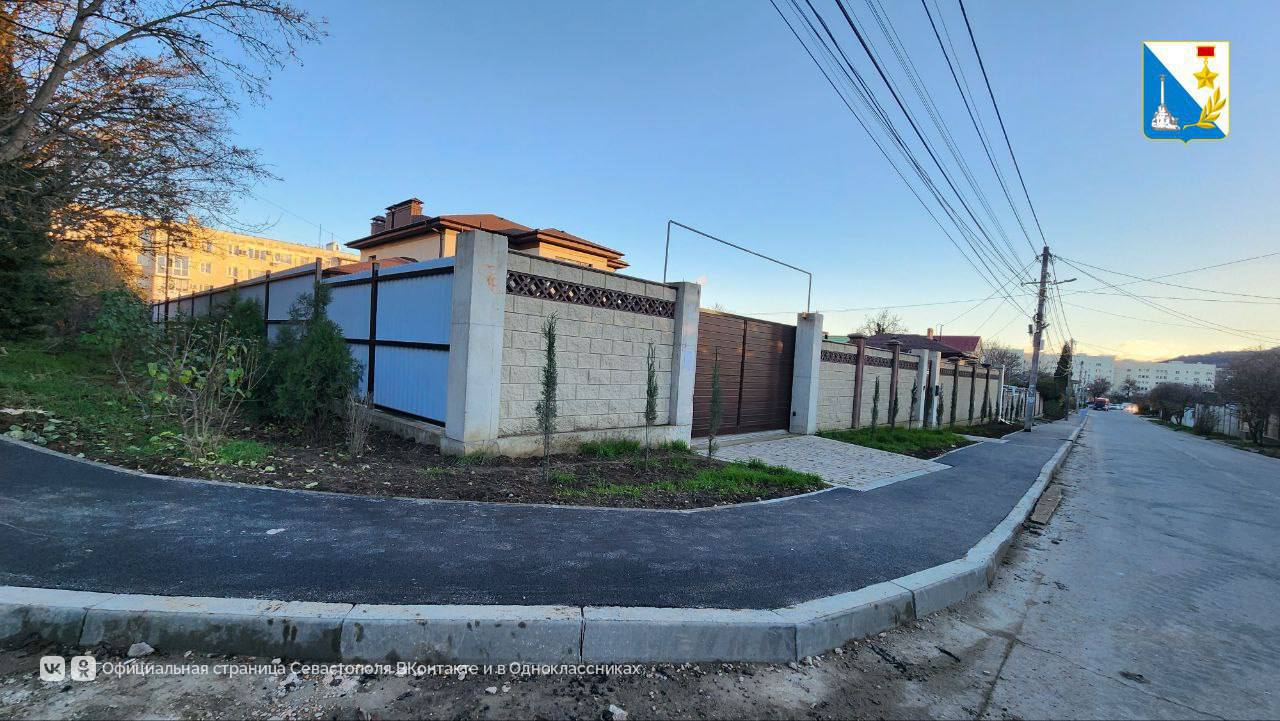 Новый тротуар появился в Балаклаве Новый тротуар появился в Балаклаве