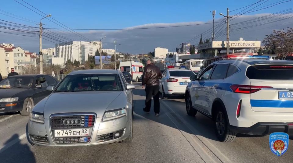 ДТП с участием пяти автомобилей произошло в районе остановки «Студгородок» ДТП с участием пяти автомобилей произошло в районе остановки «Студгородок»