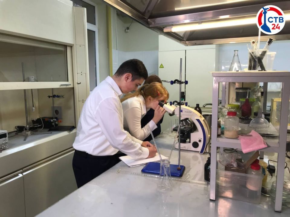 В Научно-образовательном центре перспективных технологий и материалов СевГУ открыли филиал Малой академии наук — «Лабораторию новых материалов и нанотехнологий»