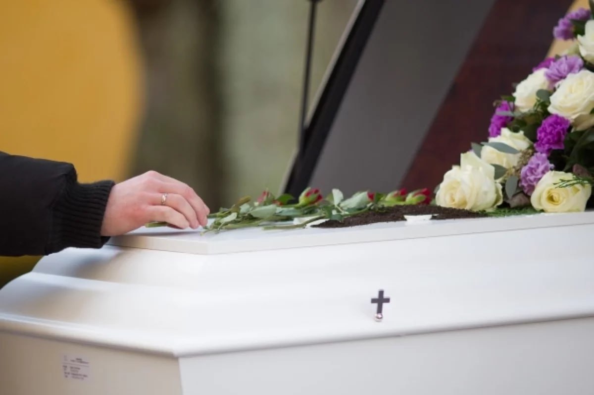 В Севастополе простились с 15-летней девочкой, погибшей при атаке ВСУ