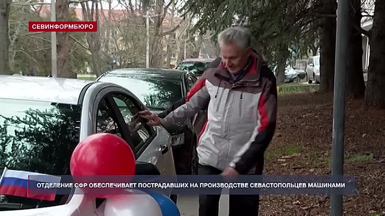 Двум севастопольцам, пострадавшим на производстве, вручили новые автомобили