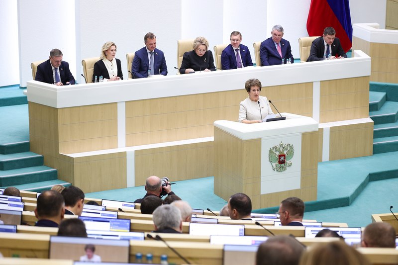 Екатерина Алтабаева: На заседании Совета Федерации доложила об изменениях, внесенных в закон «Об образовании в РФ»