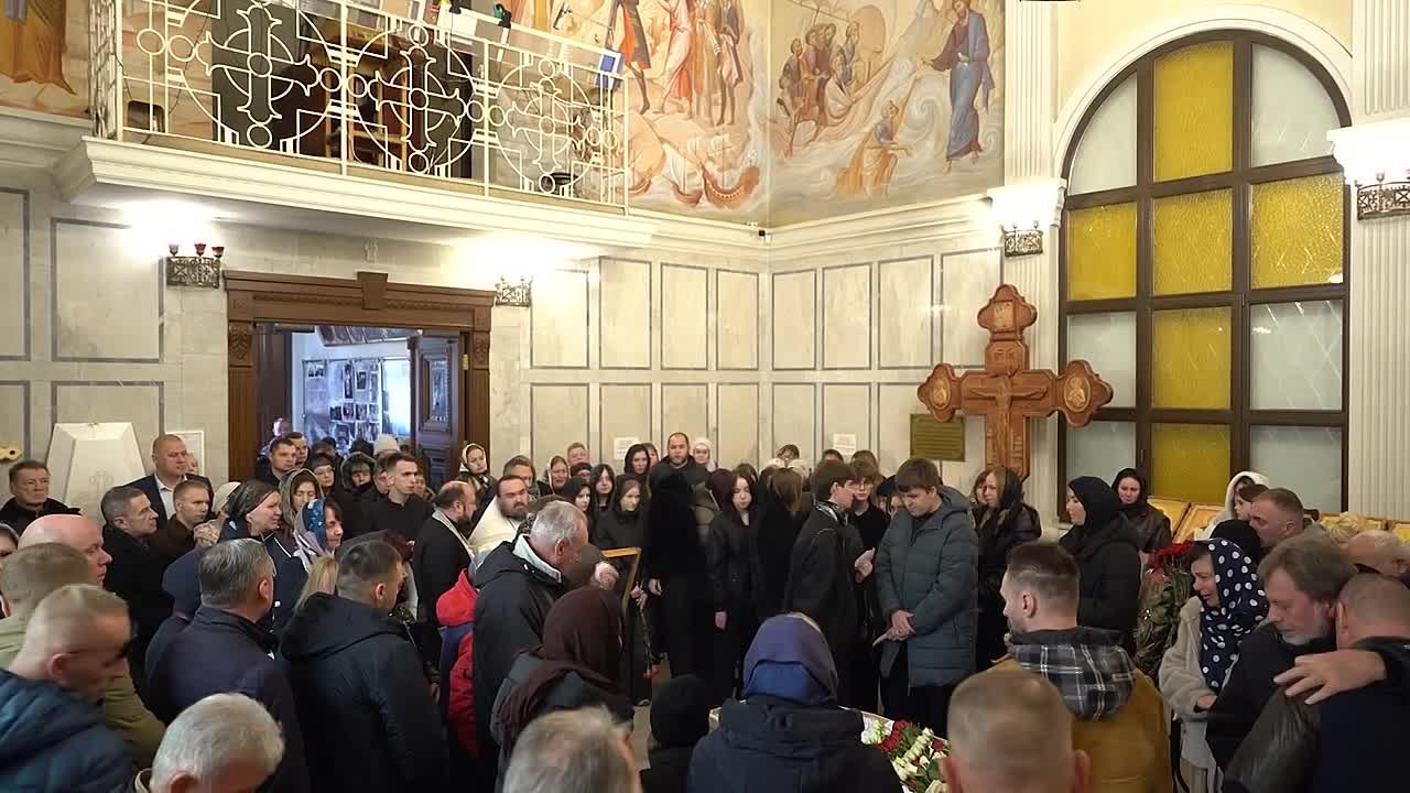 Сегодня Севастополь простился с юной Ариной Дроздовой