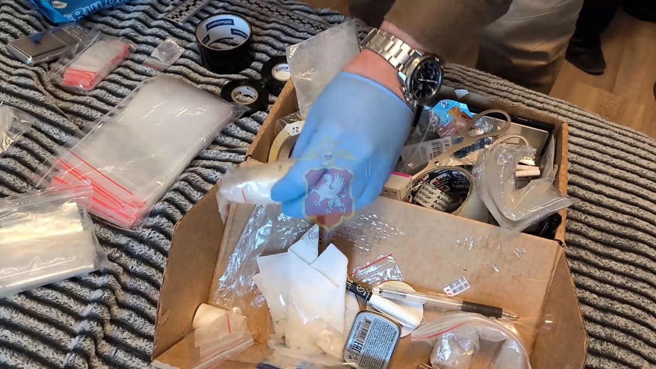 Закладчицу из Владивостока будут судить в Севастополе за сбыт наркотиков и отмывание денег