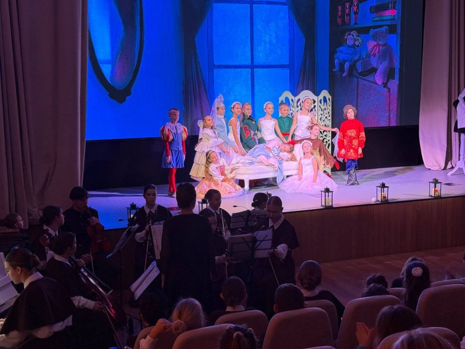 Новогодний праздник для всей семьи в Севастопольской детской школе искусств Новогодний праздник для всей семьи в Севастопольской детской школе искусств