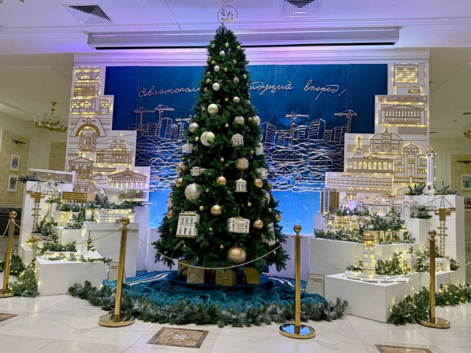 Новогодний праздник для всей семьи в Севастопольской детской школе искусств Новогодний праздник для всей семьи в Севастопольской детской школе искусств