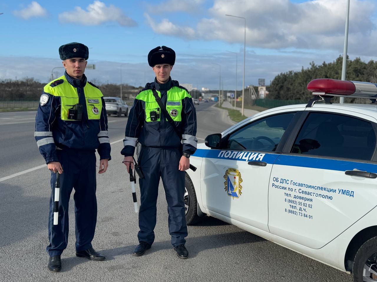 #Хорошихвыходных и безопасных дорог всем желает экипаж 1 роты отдельного батальона ДПС Госавтоинспекции УМВД России по г. Севастополю лейтенант полиции Артем Сахненко и лейтенант полиции Владислав Мельник
