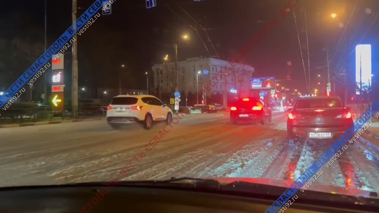 Усиление осадков: дорожные службы Севастополя перешли на круглосуточный режим работы