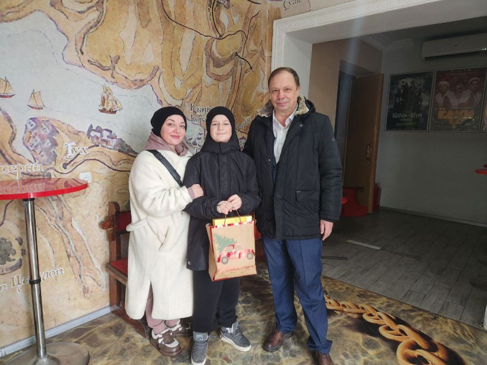 Александр Кулагин: С наступающим Новым годом поздравил наших малышей - Родиона Свалова и Ладу Лешко