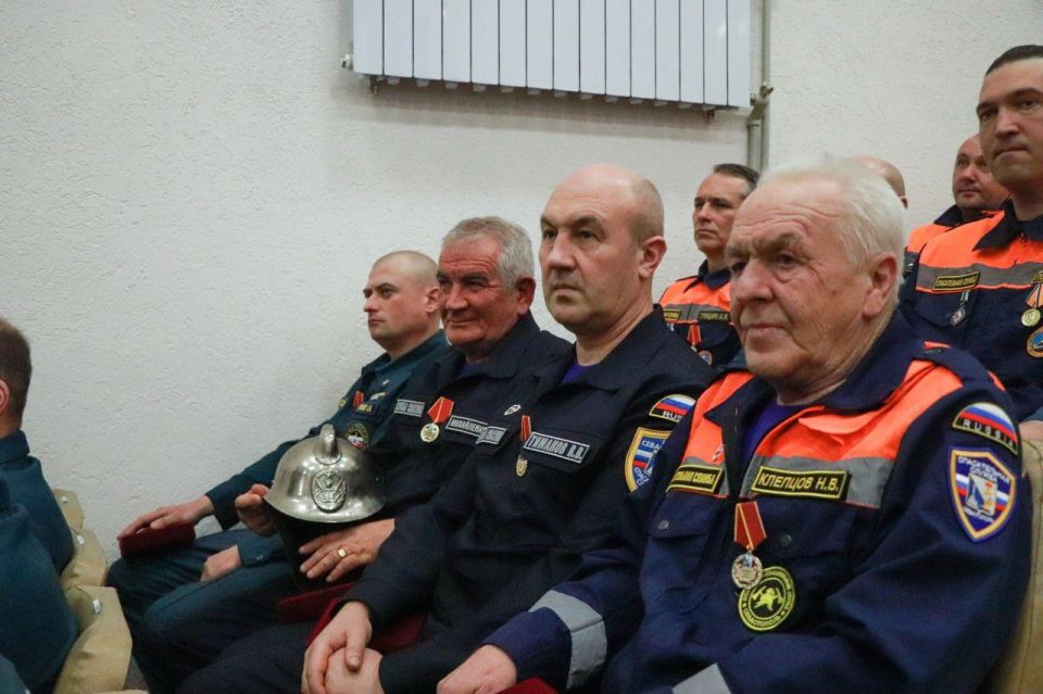 Спасателей Севастополя наградили по итогам года Спасателей Севастополя наградили по итогам года