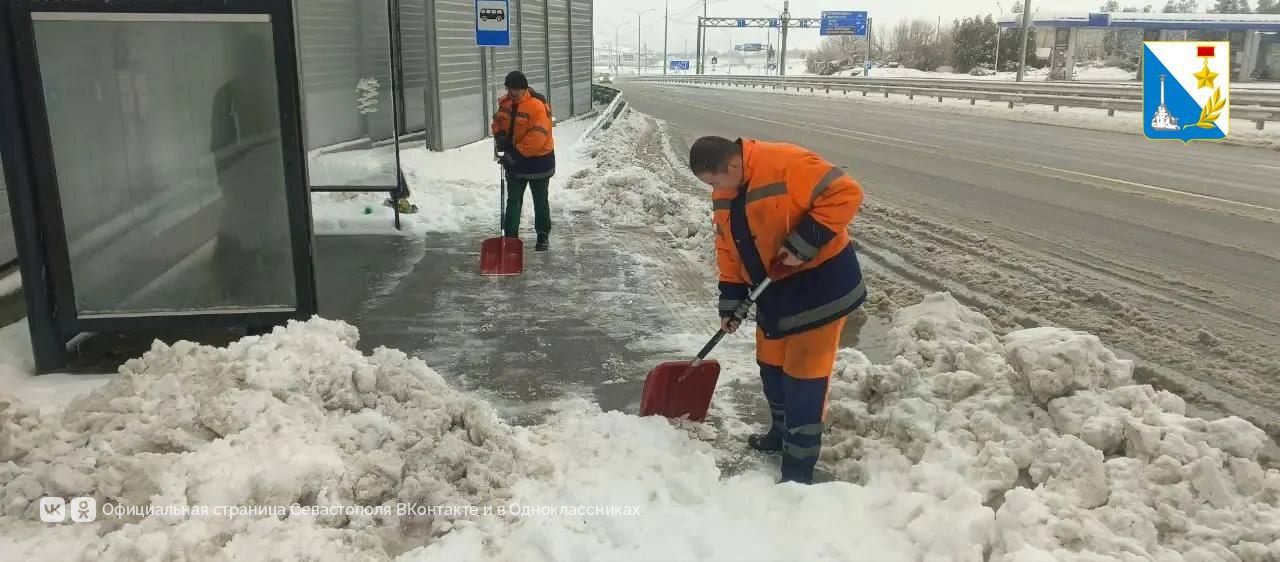 Дорожные службы Севастополя продолжают работать в усиленном режиме Дорожные службы Севастополя продолжают работать в усиленном режиме