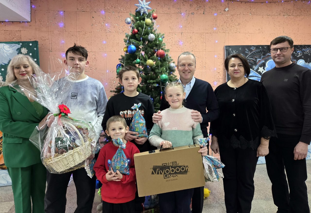 «Единая Россия» продолжает исполнять новогодние пожелания детей в регионах «Единая Россия» продолжает исполнять новогодние пожелания детей в регионах