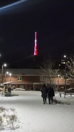 Праздничную иллюминацию на телевышке в Симферополе видно из разных уголков города