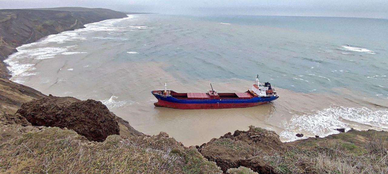 Грузовое судно под флагом Вануату село на мель у побережья Краснодарского края