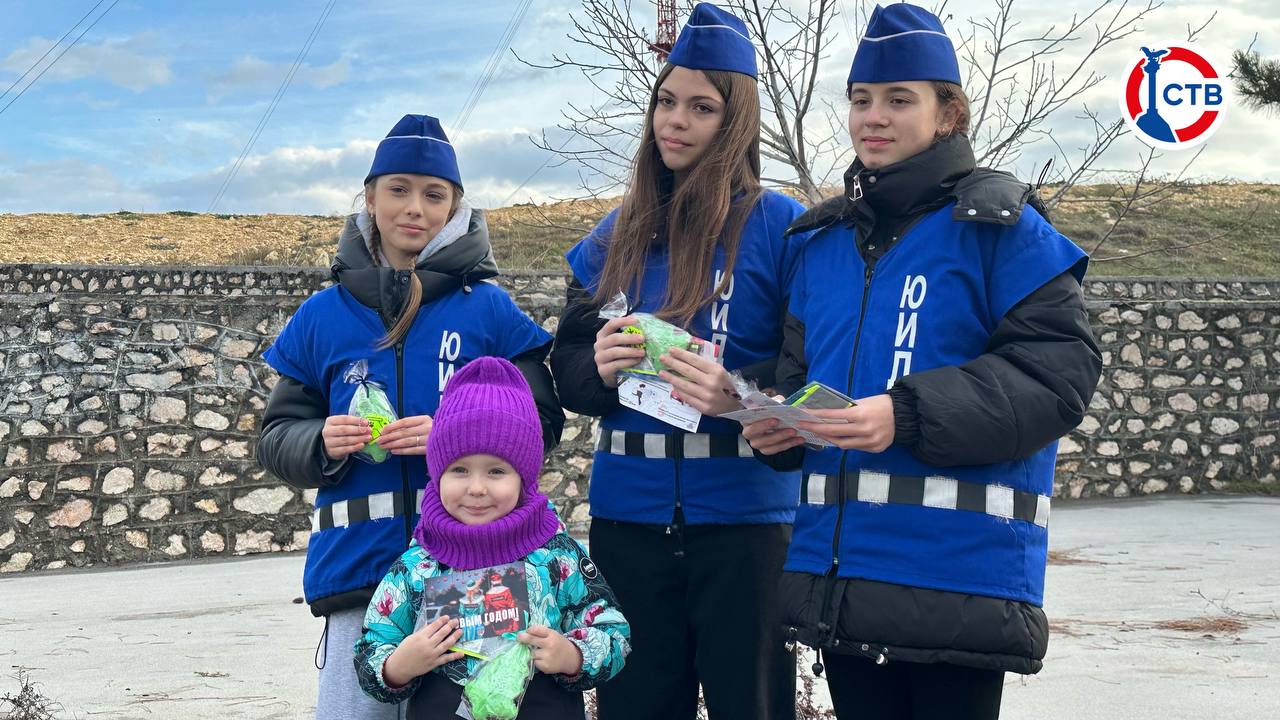 Севастопольских водителей с наступившим Новым годом поздравили сотрудники Госавтоинспекции Севастопольских водителей с наступившим Новым годом поздравили сотрудники Госавтоинспекции