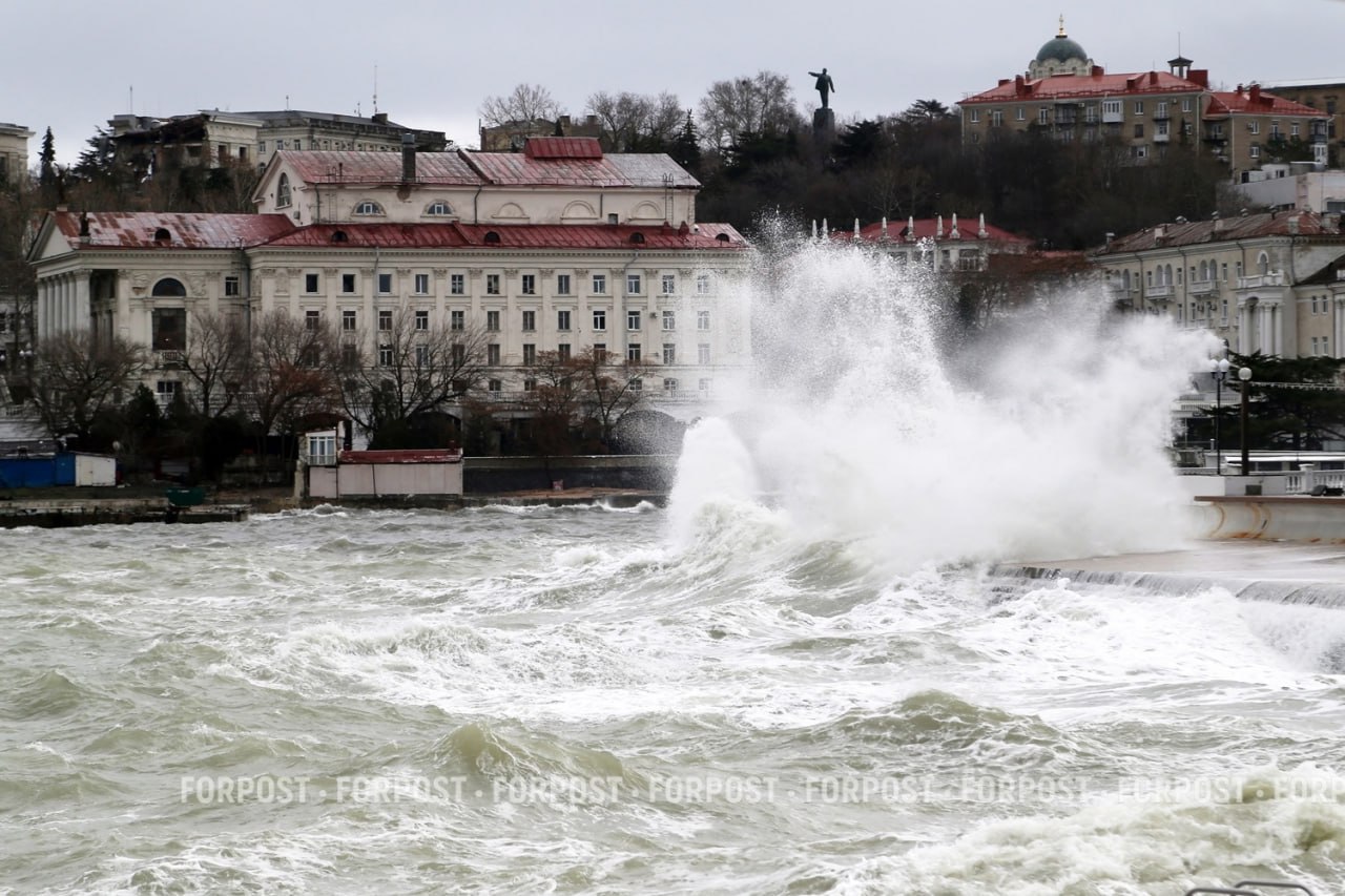 В Севастополе зима — период штормов В Севастополе зима — период штормов