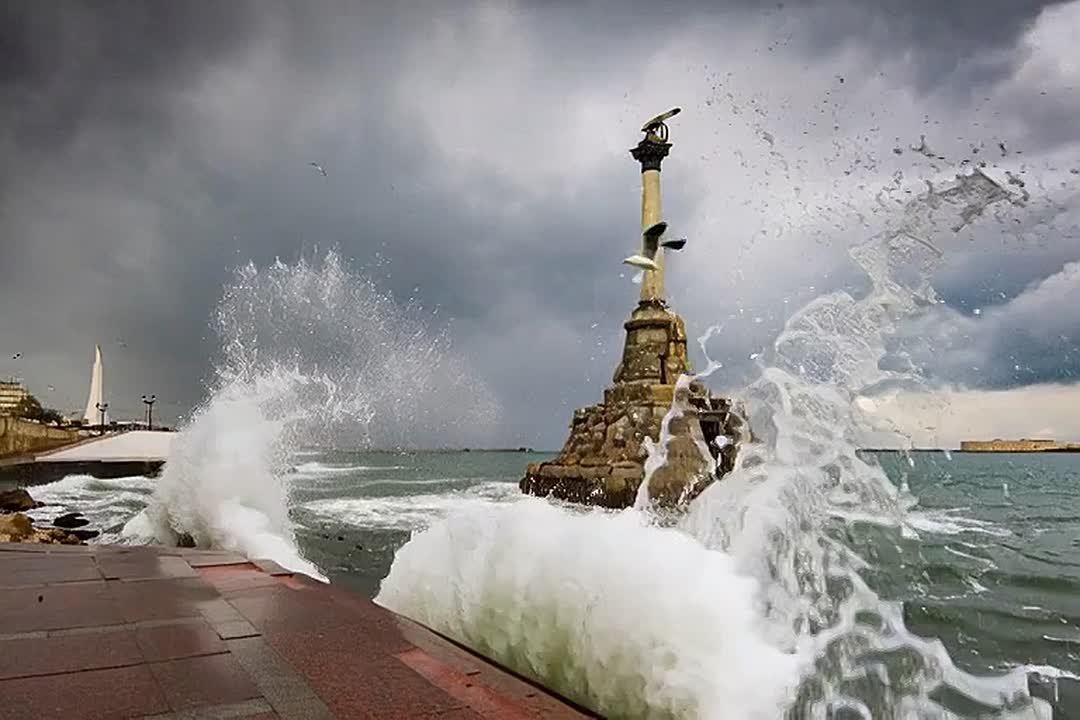 Шторм с волнами до пяти метров обрушится на Севастополь в это воскресенье