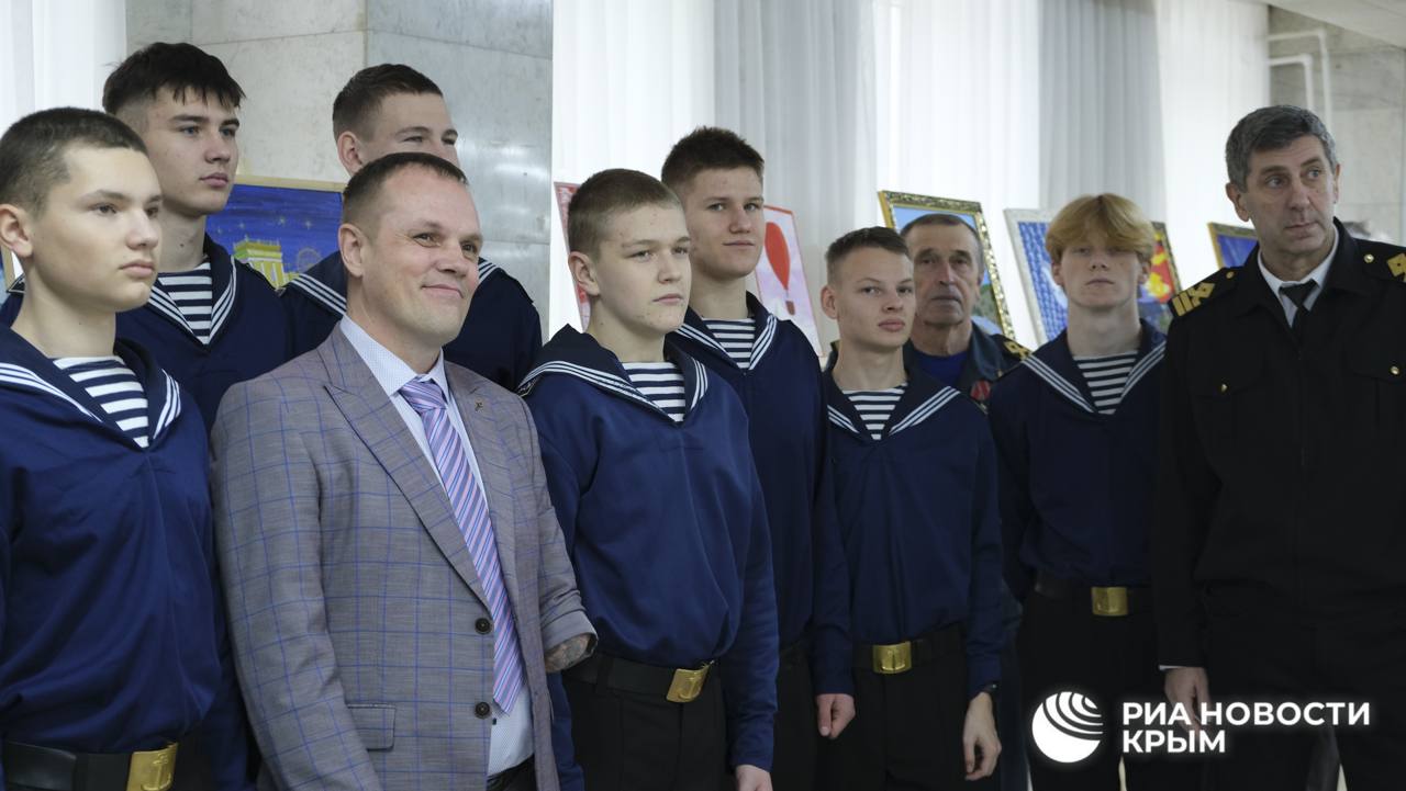 Реабилитация через творчество: в Керчи открыли две уникальные выставки Реабилитация через творчество: в Керчи открыли две уникальные выставки