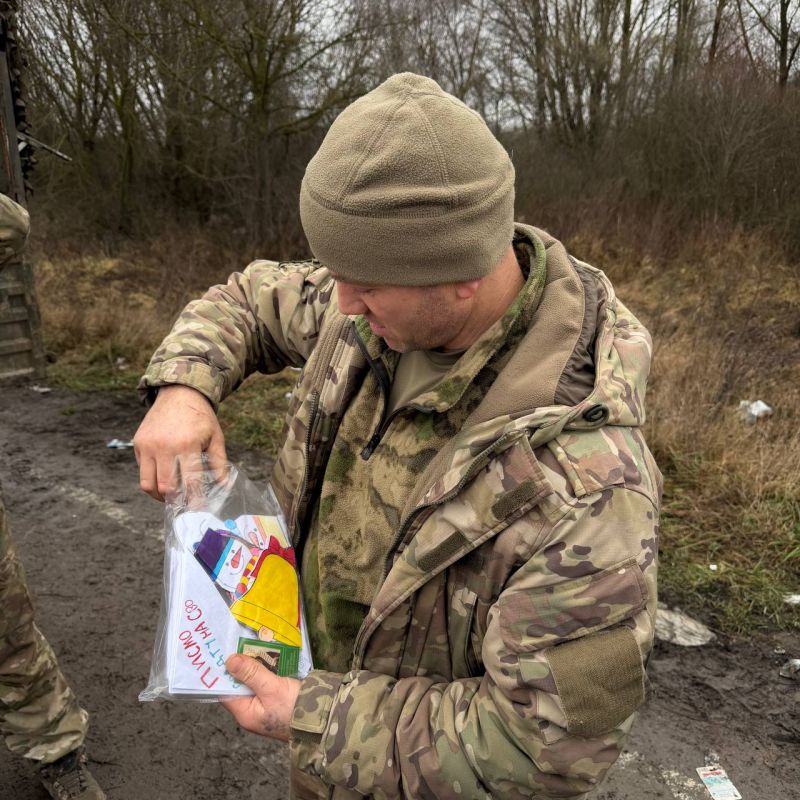Сотрудники московских налоговых инспекций передали помощь бойцам Сотрудники московских налоговых инспекций передали помощь бойцам