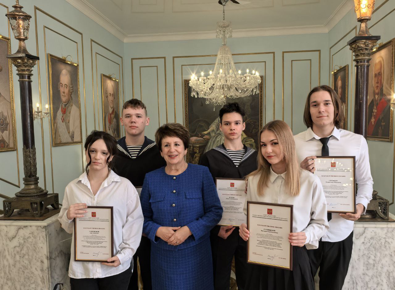 Екатерина Алтабаева: Сегодня в Екатерининском зале Дома офицеров флота совместно с сенатором от Законодательной власти Севастополя Ларисой Вадимовной Мельник вручила награды победителям девятой Всероссийской детской... Екатерина Алтабаева: Сегодня в Екатерининском зале Дома офицеров флота совместно с сенатором от Законодательной власти Севастополя Ларисой Вадимовной Мельник вручила награды победителям девятой Всероссийской детской...