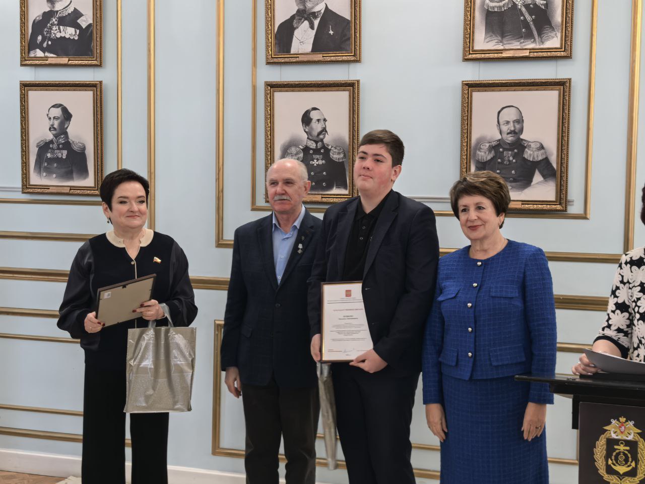 Екатерина Алтабаева: Сегодня в Екатерининском зале Дома офицеров флота совместно с сенатором от Законодательной власти Севастополя Ларисой Вадимовной Мельник вручила награды победителям девятой Всероссийской детской... Екатерина Алтабаева: Сегодня в Екатерининском зале Дома офицеров флота совместно с сенатором от Законодательной власти Севастополя Ларисой Вадимовной Мельник вручила награды победителям девятой Всероссийской детской...