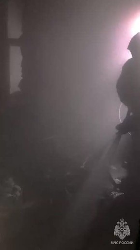 Горящую заброшку потушили в Севастополе на 20 "квадратах"